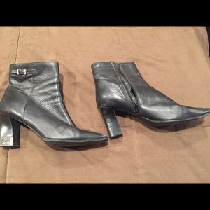 Black booties heel size 8